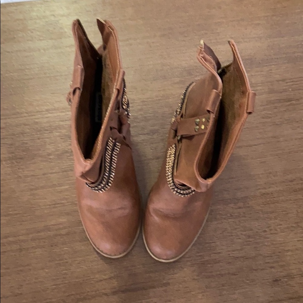 Boots, buckle, size 8.5